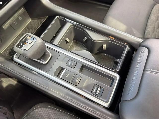 2024 Nissan Pathfinder SV FWD