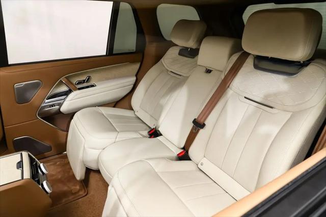2025 Land Rover Range Rover P615 SV