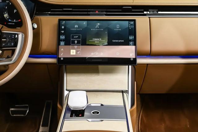 2025 Land Rover Range Rover P615 SV