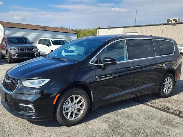 2025 Chrysler Pacifica Select for sale in Monticello, IN