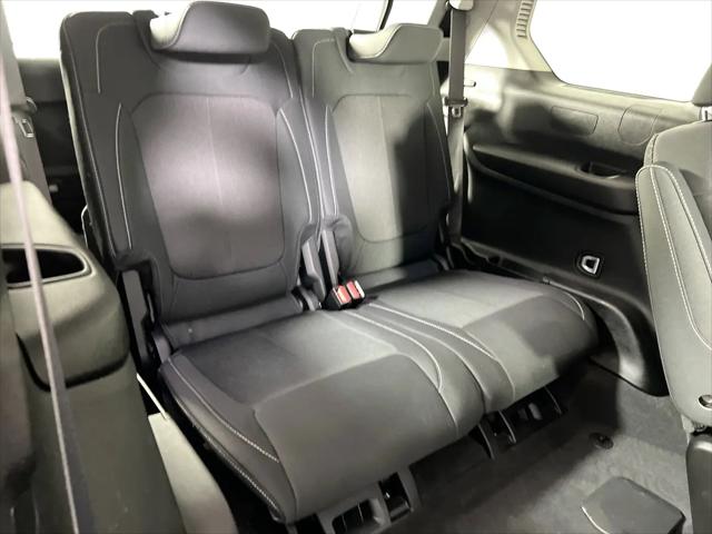2023 Jeep Grand Cherokee L Laredo 4x4