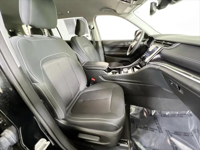 2023 Jeep Grand Cherokee L Laredo 4x4