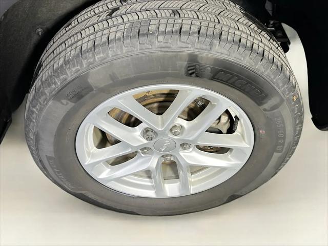 2023 Jeep Grand Cherokee L Laredo 4x4