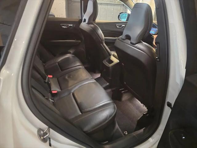 2023 Volvo XC60 Recharge T8 Ultimate Dark Theme