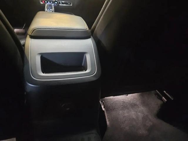 2023 Volvo XC60 Recharge T8 Ultimate Dark Theme