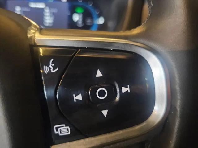 2023 Volvo XC60 Recharge T8 Ultimate Dark Theme