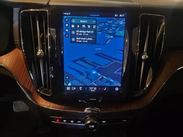 2023 Volvo XC60 Recharge T8 Ultimate Dark Theme