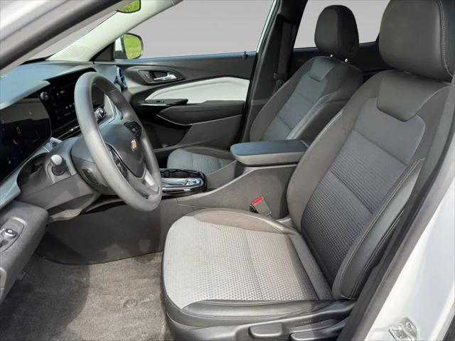 2024 Chevrolet Trax FWD LT