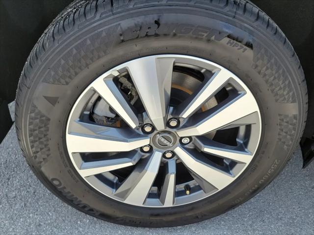 2025 Nissan Pathfinder SL FWD