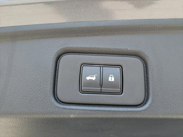 2025 Nissan Pathfinder SL FWD