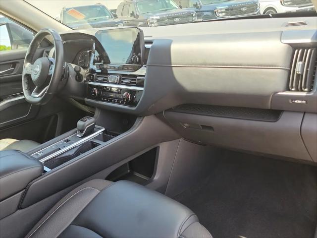 2025 Nissan Pathfinder SL FWD