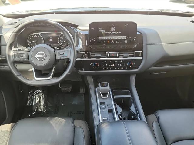 2025 Nissan Pathfinder SL FWD
