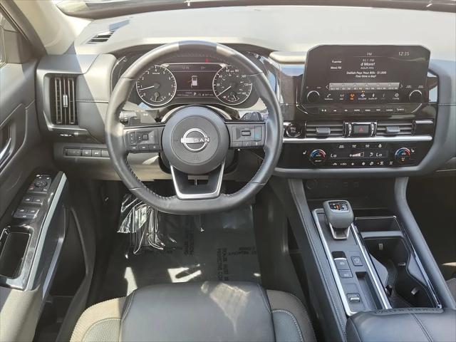 2025 Nissan Pathfinder SL FWD