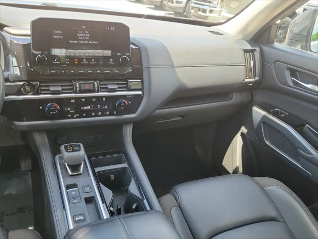 2025 Nissan Pathfinder SL FWD