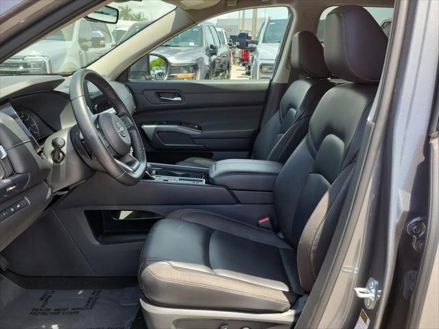 2025 Nissan Pathfinder SL FWD