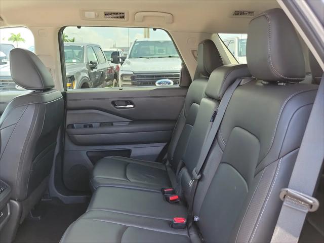 2025 Nissan Pathfinder SL FWD