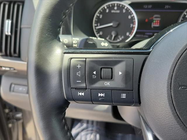 2025 Nissan Pathfinder SL FWD