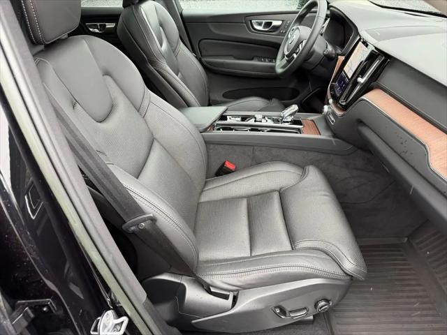 2023 Volvo XC60 B5 Ultimate Bright Theme