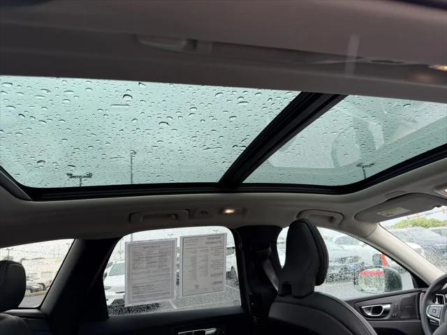2023 Volvo XC60 B5 Ultimate Bright Theme