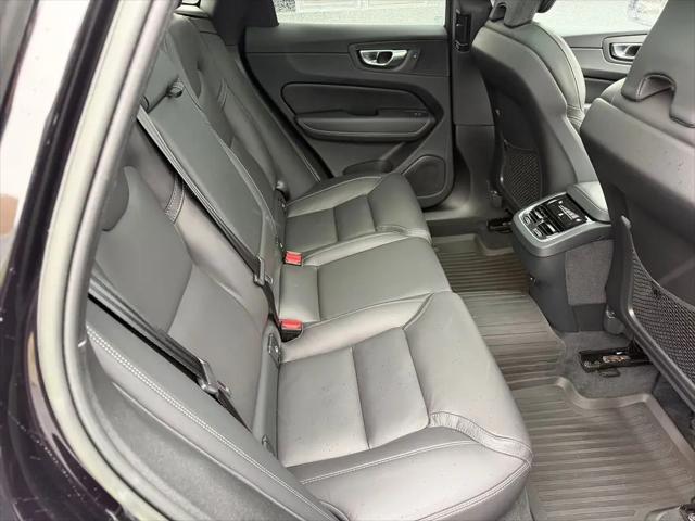 2023 Volvo XC60 B5 Ultimate Bright Theme