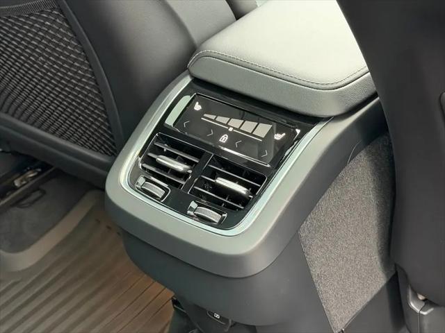 2023 Volvo XC60 B5 Ultimate Bright Theme