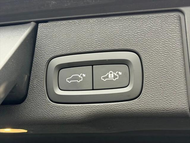 2023 Volvo XC60 B5 Ultimate Bright Theme