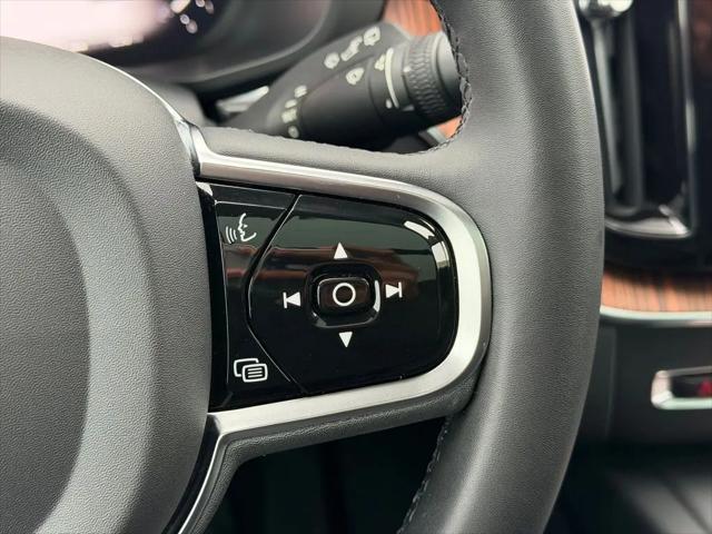 2023 Volvo XC60 B5 Ultimate Bright Theme