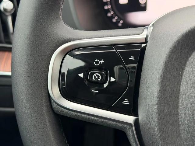 2023 Volvo XC60 B5 Ultimate Bright Theme