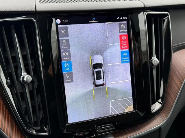2023 Volvo XC60 B5 Ultimate Bright Theme