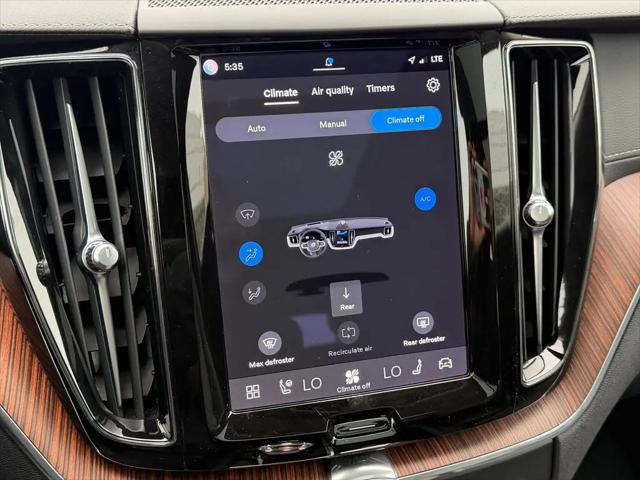 2023 Volvo XC60 B5 Ultimate Bright Theme