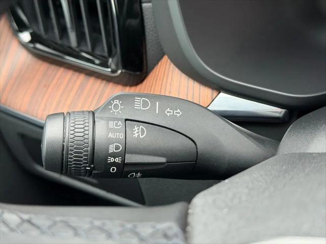 2023 Volvo XC60 B5 Ultimate Bright Theme