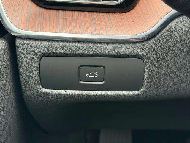 2023 Volvo XC60 B5 Ultimate Bright Theme