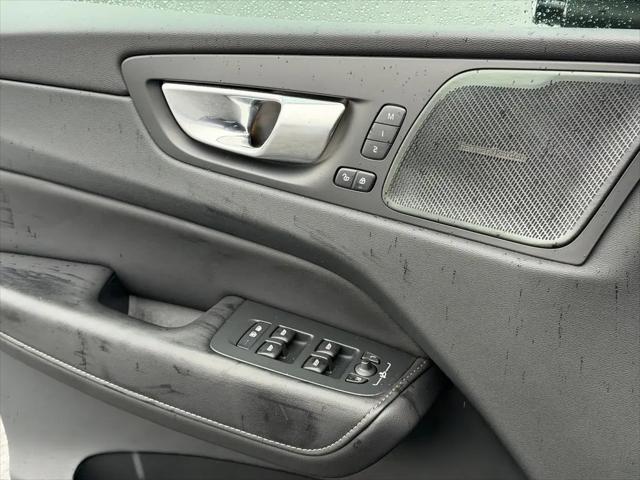 2023 Volvo XC60 B5 Ultimate Bright Theme