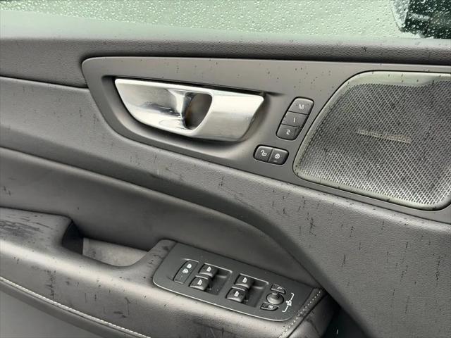 2023 Volvo XC60 B5 Ultimate Bright Theme