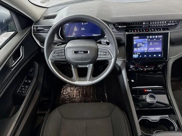 2023 Jeep Grand Cherokee Laredo 4x4