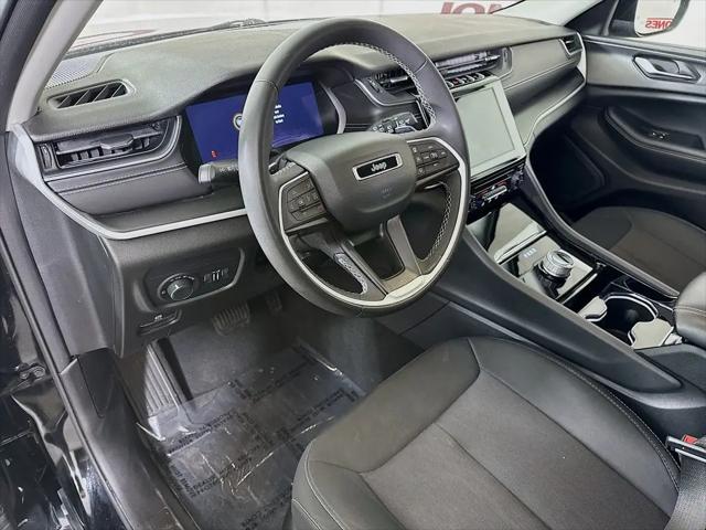 2023 Jeep Grand Cherokee Laredo 4x4