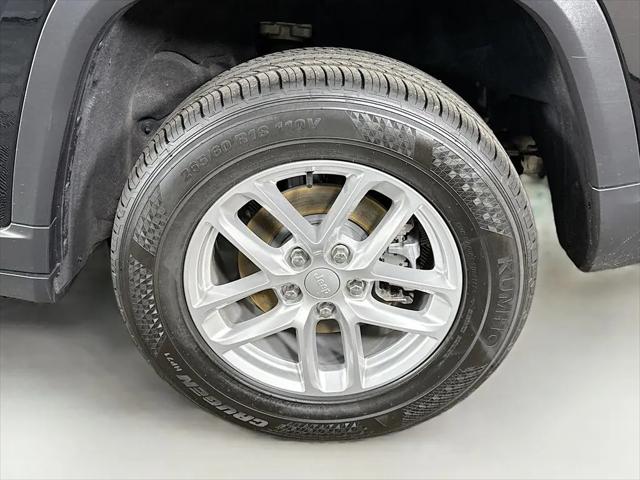 2023 Jeep Grand Cherokee Laredo 4x4