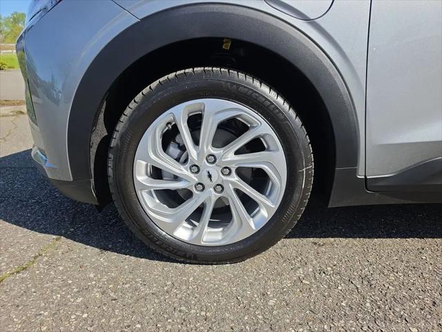 2027 Chevrolet Bolt LT FWD