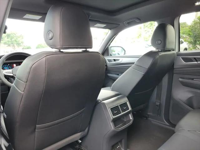 2026 Volkswagen Atlas Cross Sport SE with Technology