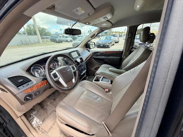 2015 Chrysler Town & Country Touring