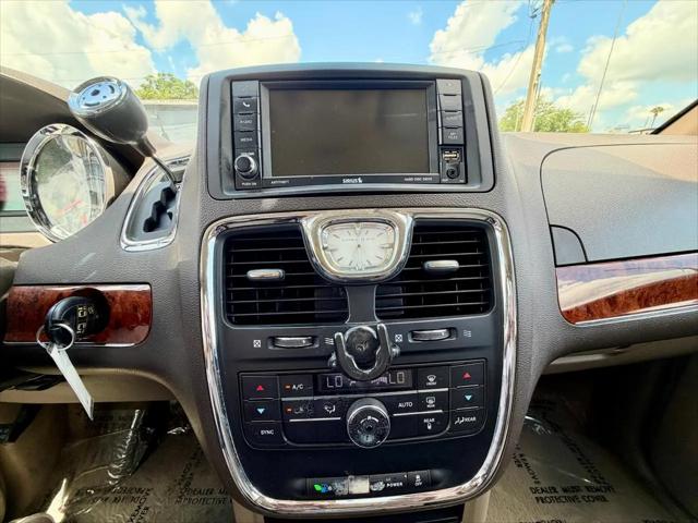 2015 Chrysler Town & Country Touring