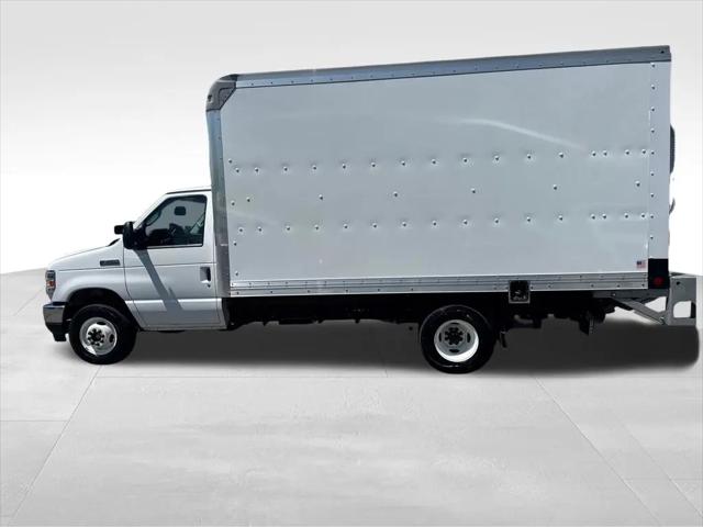 2025 Ford E-450 Cutaway E-450