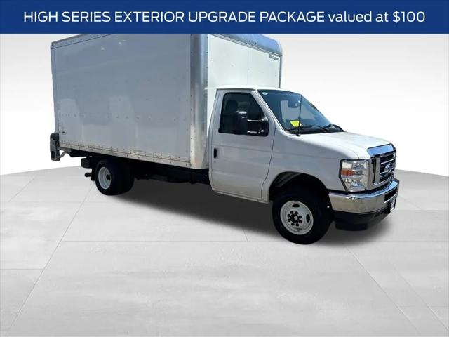 2025 Ford E-450 Cutaway E-450