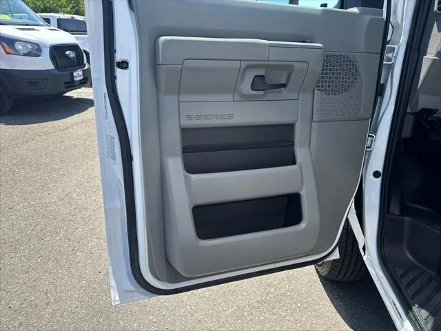 2025 Ford E-450 Cutaway E-450
