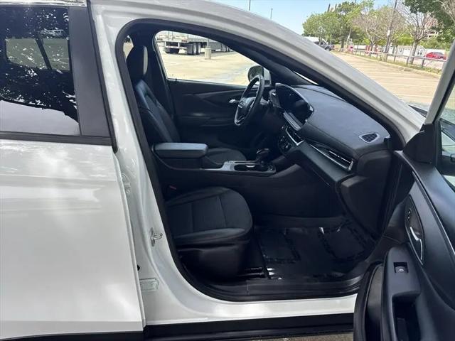 2025 Buick NV Preferred FWD