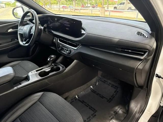 2025 Buick NV Preferred FWD