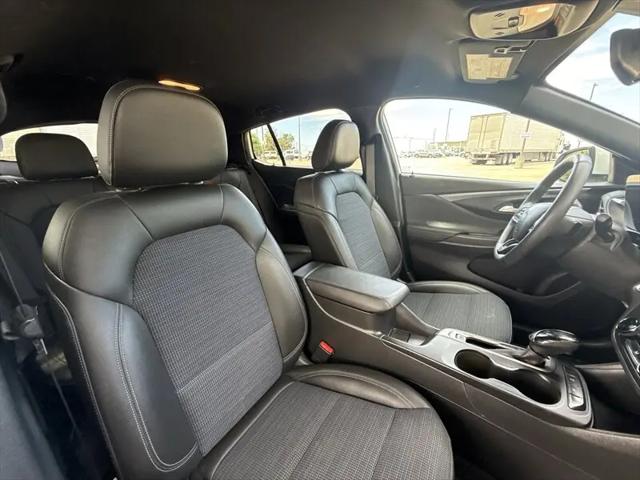 2025 Buick NV Preferred FWD