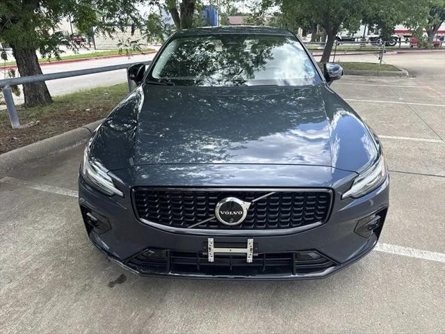 2024 Volvo S60 B5 Plus Dark Theme