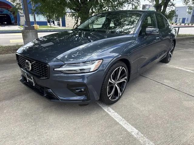 2024 Volvo S60 B5 Plus Dark Theme