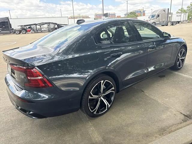 2024 Volvo S60 B5 Plus Dark Theme